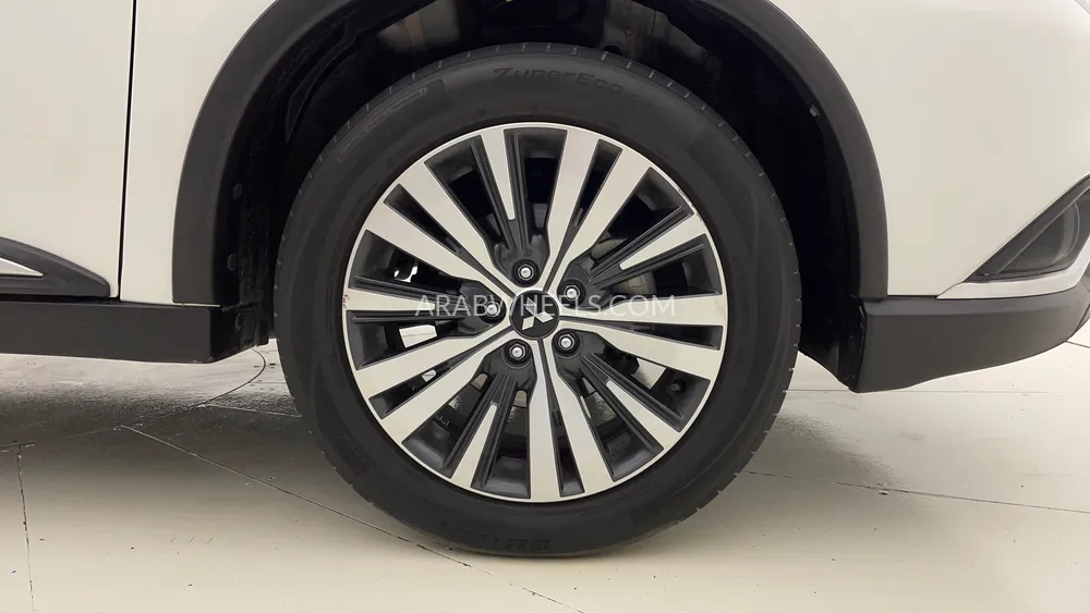 Mitsubishi Outlander 2023 for Sale in Dubai Image-10