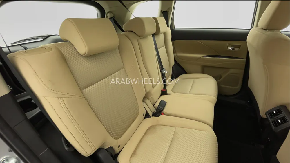 Mitsubishi Outlander 2023 for Sale in Dubai Image-25