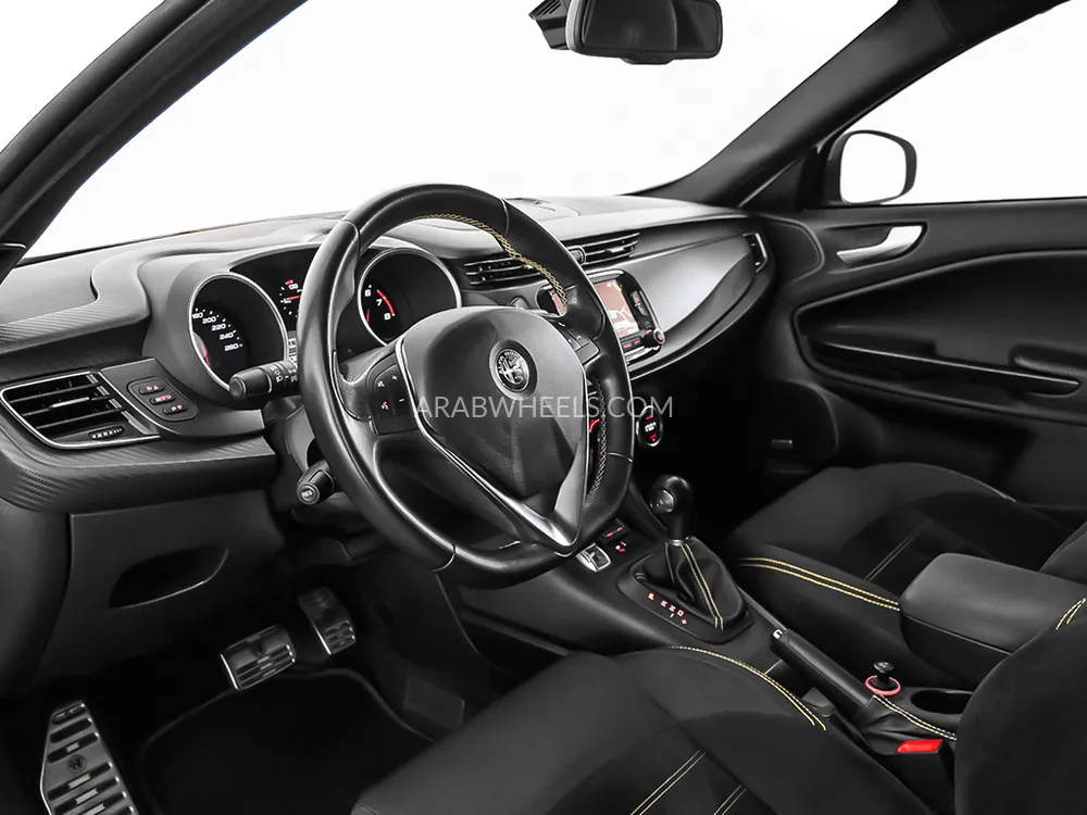 الفا روميو جولييتا 2021 for Sale in دبي Image-7