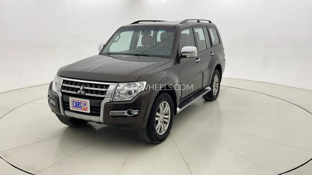 Mitsubishi Pajero 2017 for Sale in Dubai Image-7