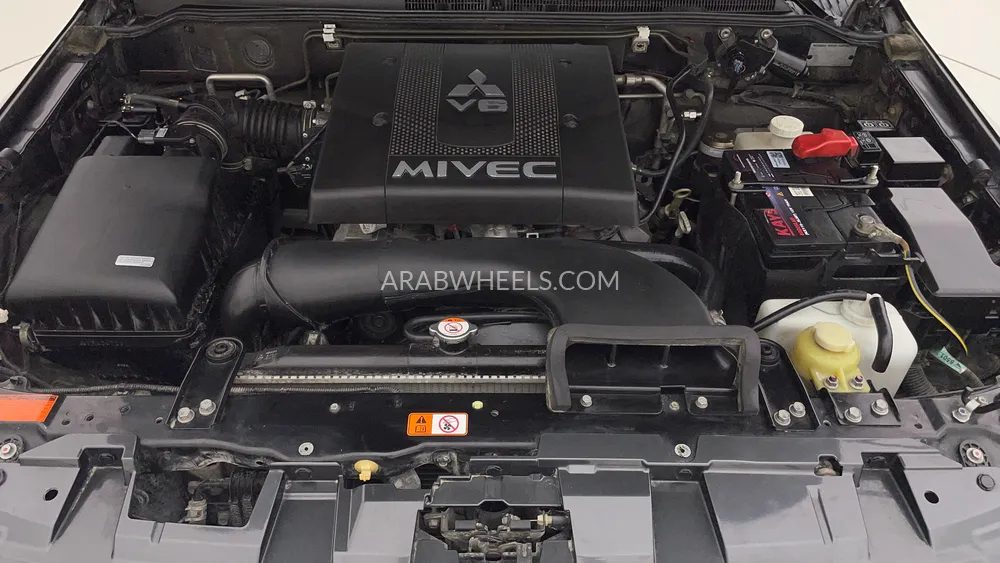 Mitsubishi Pajero 2017 for Sale in Dubai Image-9