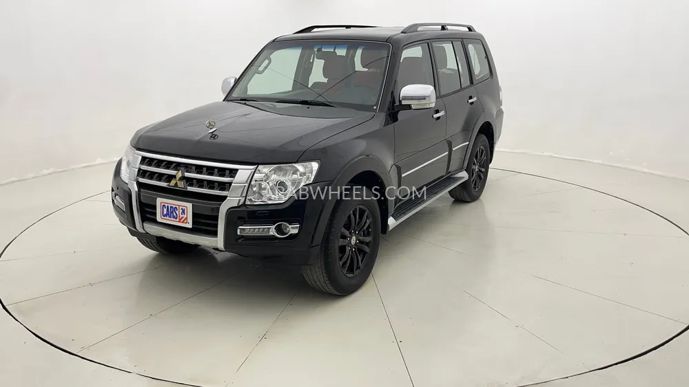 Mitsubishi Pajero 2020 for Sale in Dubai Image-7