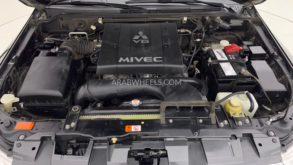 Mitsubishi Pajero 2020 for Sale in Dubai Image-9