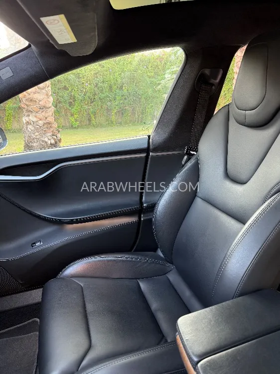 Tesla Model S 2019 for Sale in Dubai Image-7