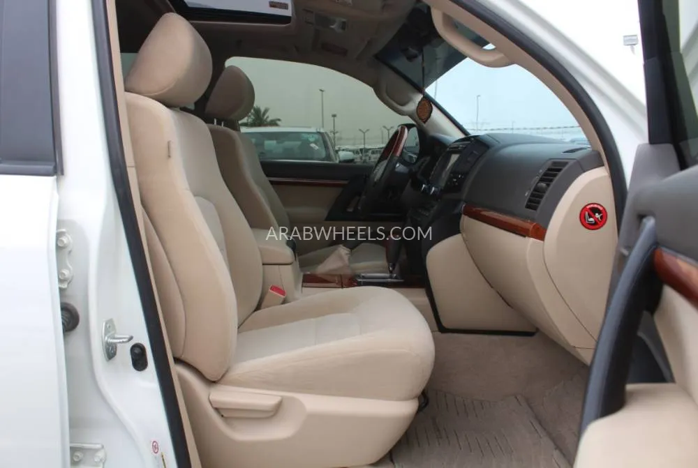 Toyota Land Cruiser 2014 for Sale in Dubai Image-14