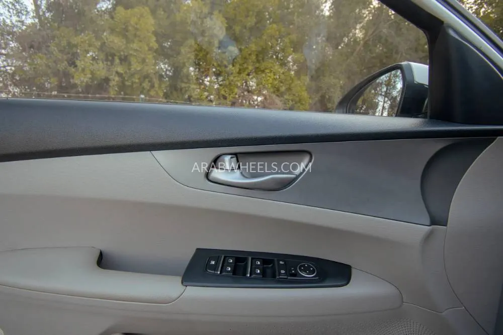 Kia Cerato 2022 for Sale in Sharjah Image-18