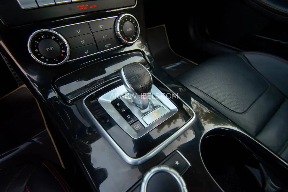 مرسيدس بنز SLC Class 2017 for Sale in الشارقة Image-13