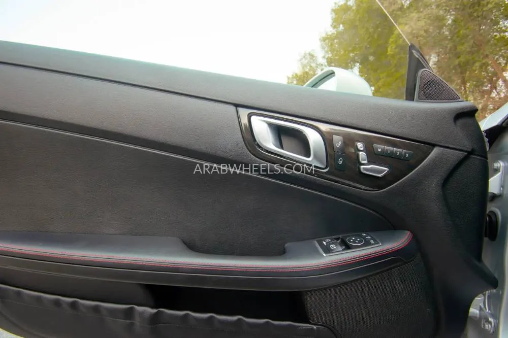 مرسيدس بنز SLC Class 2017 for Sale in الشارقة Image-14