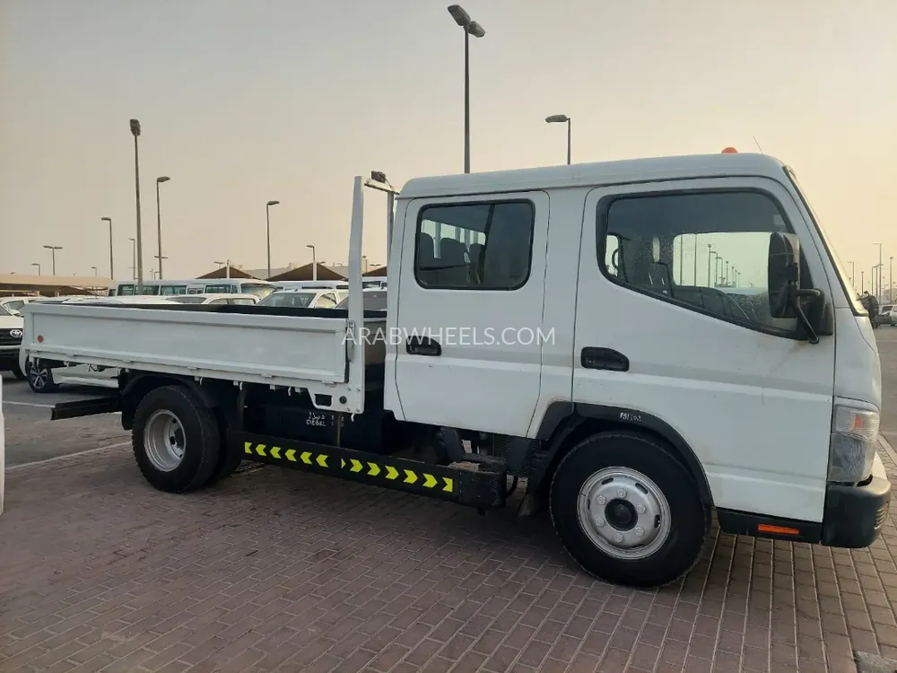Mitsubishi Fuso 2018 for Sale in Sharjah Image-2