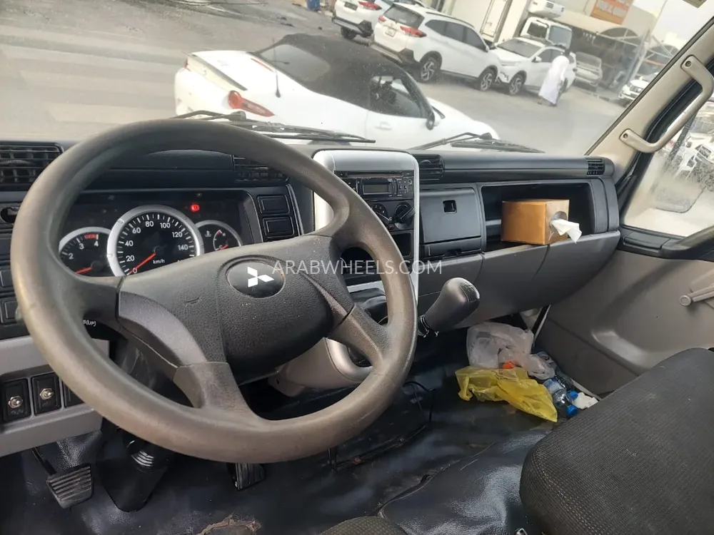 Mitsubishi Fuso 2018 for Sale in Sharjah Image-5