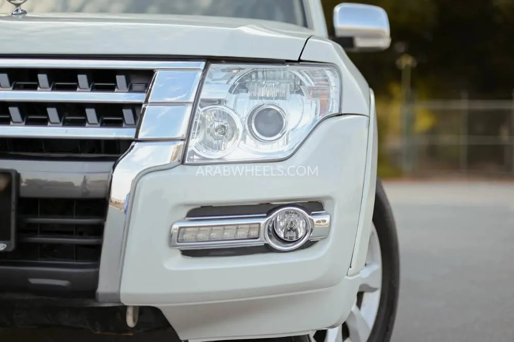 Mitsubishi Pajero 2016 for Sale in Sharjah Image-3