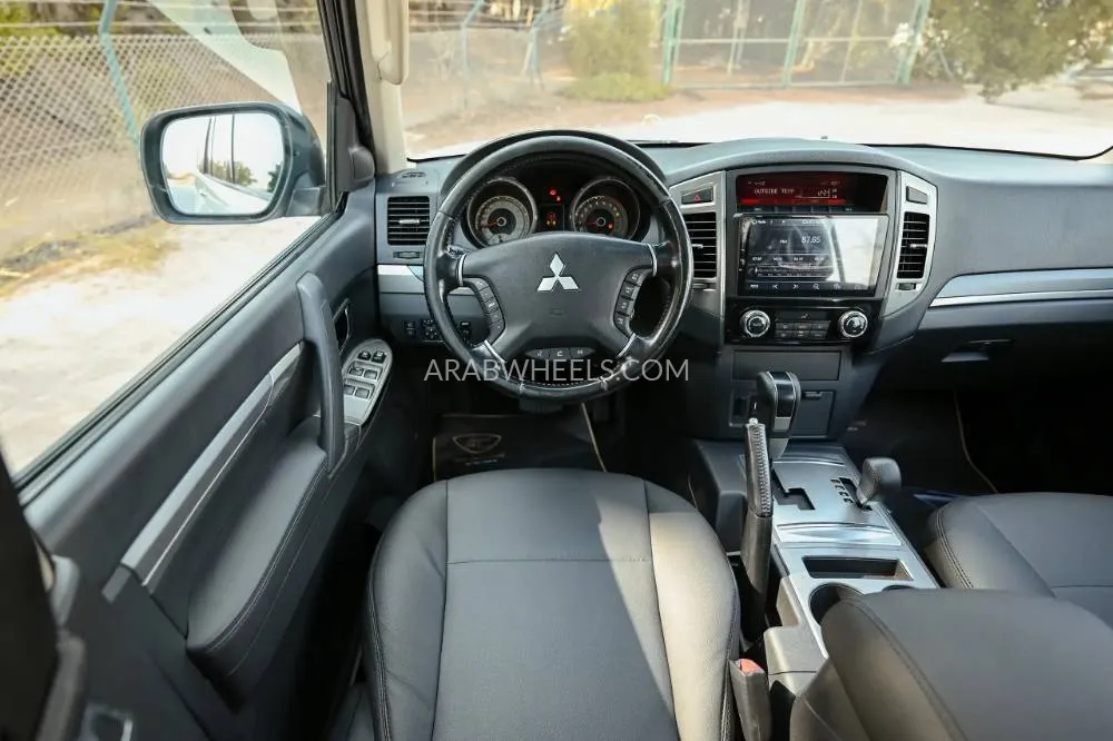 Mitsubishi Pajero 2016 for Sale in Sharjah Image-9