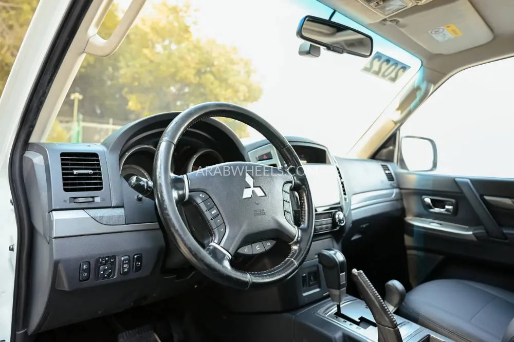 Mitsubishi Pajero 2016 for Sale in Sharjah Image-15