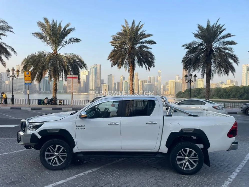 تويوتا هايلوكس 2017 for Sale in دبي Image-9