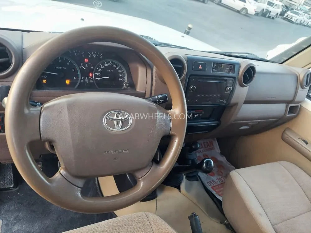 تويوتا لاند كروزر 70 سيريز 2019 for Sale in الشارقة Image-6