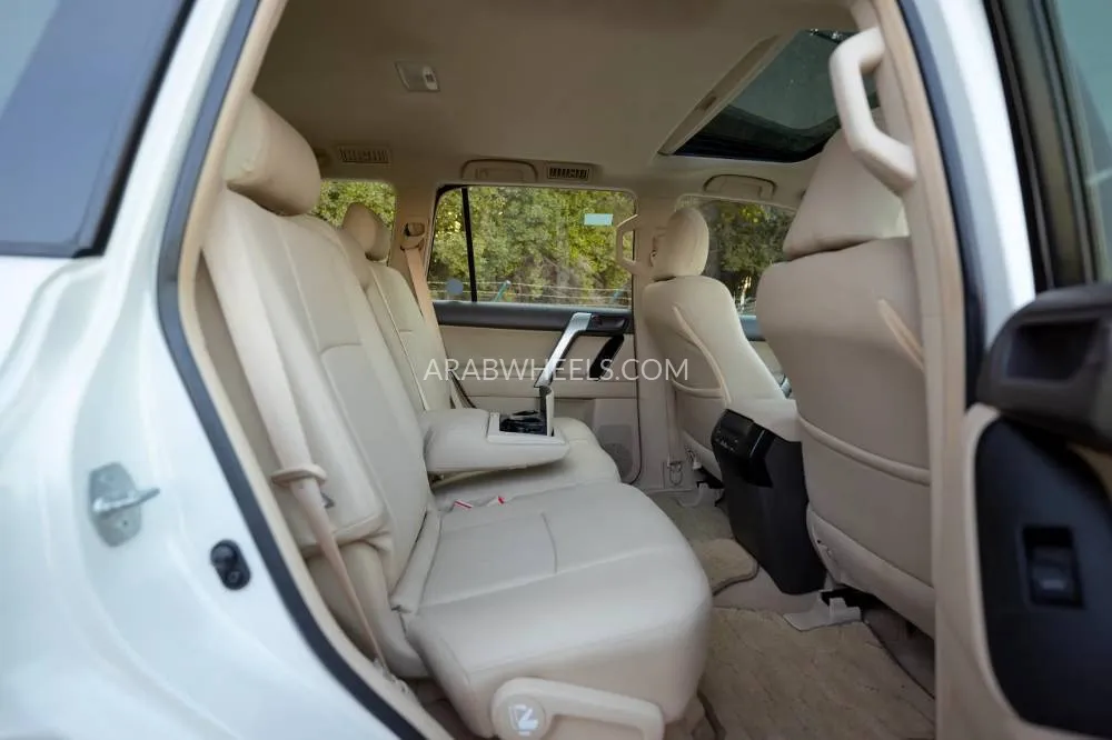 Toyota Land Cruiser Prado 2016 for Sale in Sharjah Image-13