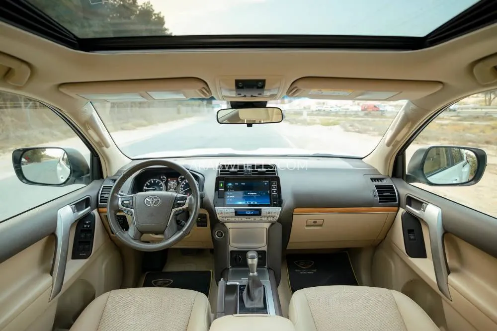 Toyota Land Cruiser Prado 2016 for Sale in Sharjah Image-8