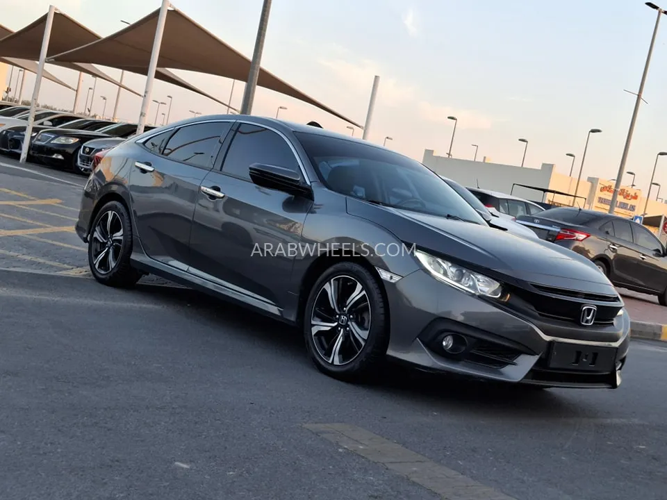 Honda Civic 2018 for Sale in Sharjah Image-2