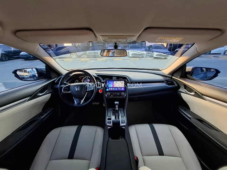 Honda Civic 2018 for Sale in Sharjah Image-6