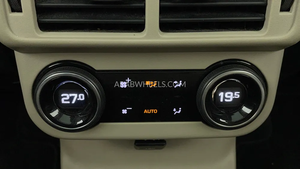 لاند روفر رينج روفر فيلار 2018 for Sale in دبي Image-49