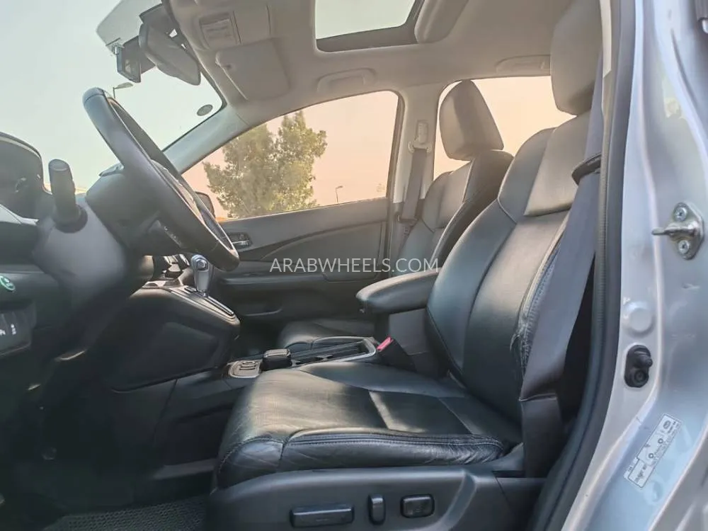 Honda CR-V 2015 for Sale in Ajman Image-5