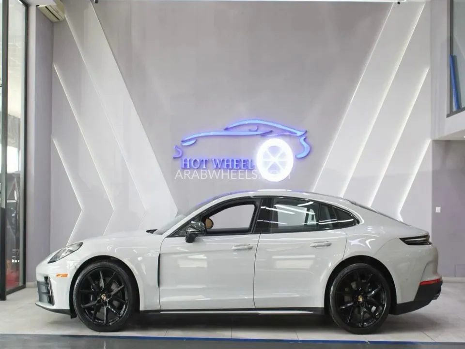 Porsche Panamera 2025 for Sale in Dubai Image-3