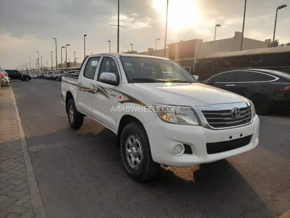 Toyota Hilux 2014 for Sale in Sharjah Image-3