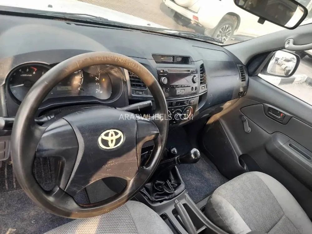 Toyota Hilux 2014 for Sale in Sharjah Image-6