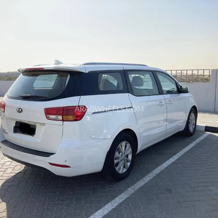 Kia Carnival 2016 for Sale in Sharjah Image-4