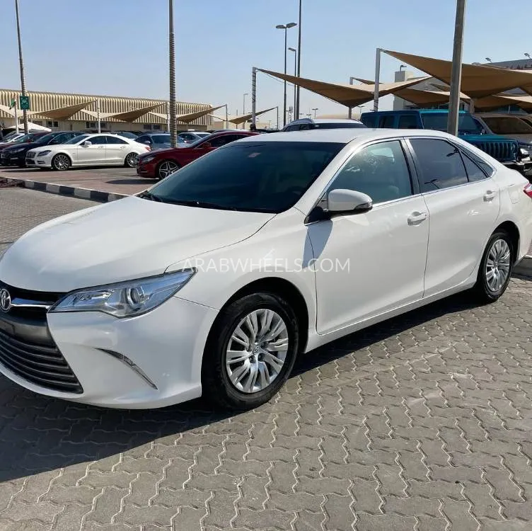 Toyota Camry 2017 for Sale in Sharjah Image-2
