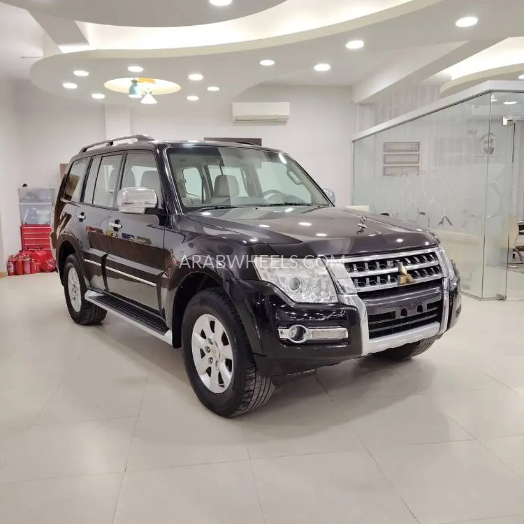 Mitsubishi Pajero 2010 for Sale in Sharjah Image-2