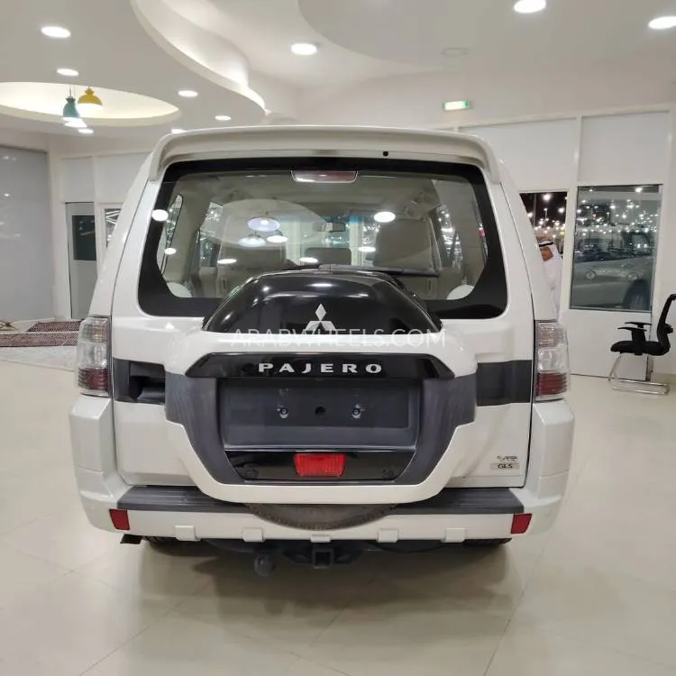 Mitsubishi Pajero 2017 for Sale in Sharjah Image-4