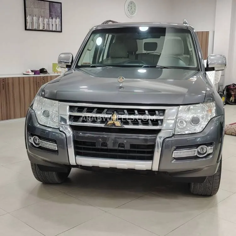 Mitsubishi Pajero 2018 for Sale in Sharjah Image-2
