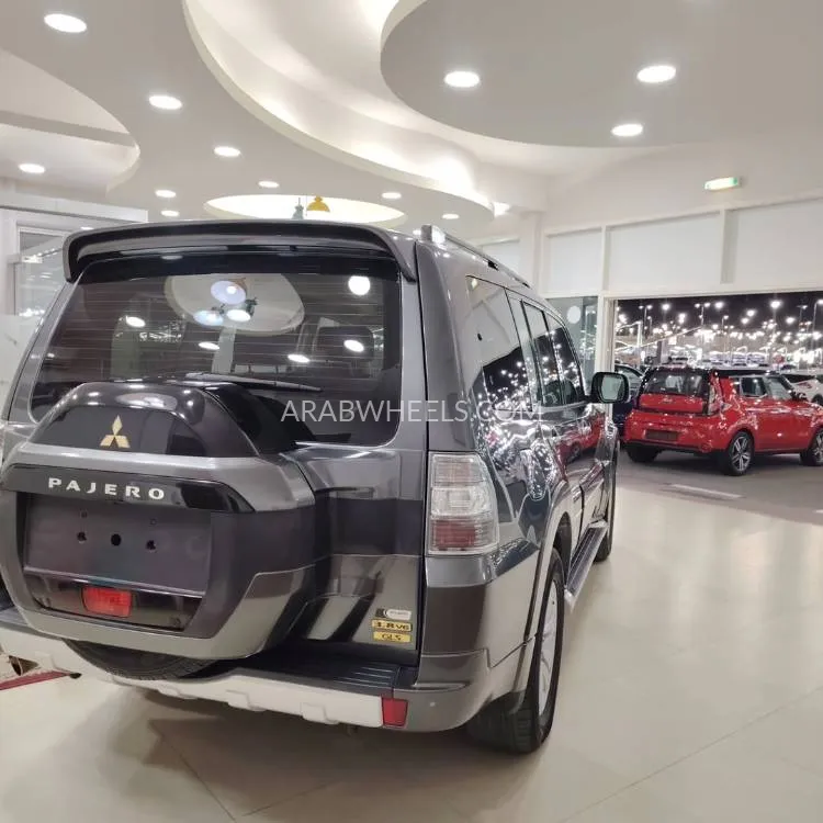 Mitsubishi Pajero 2018 for Sale in Sharjah Image-4