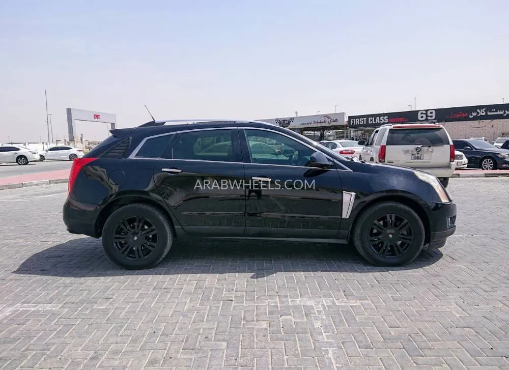 Cadillac SRX 2015 for Sale in Ajman Image-4