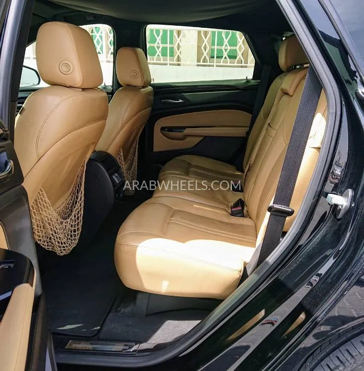 Cadillac SRX 2015 for Sale in Ajman Image-5