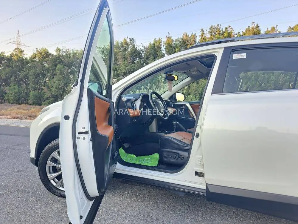 Toyota Rav4 2017 for Sale in Sharjah Image-6