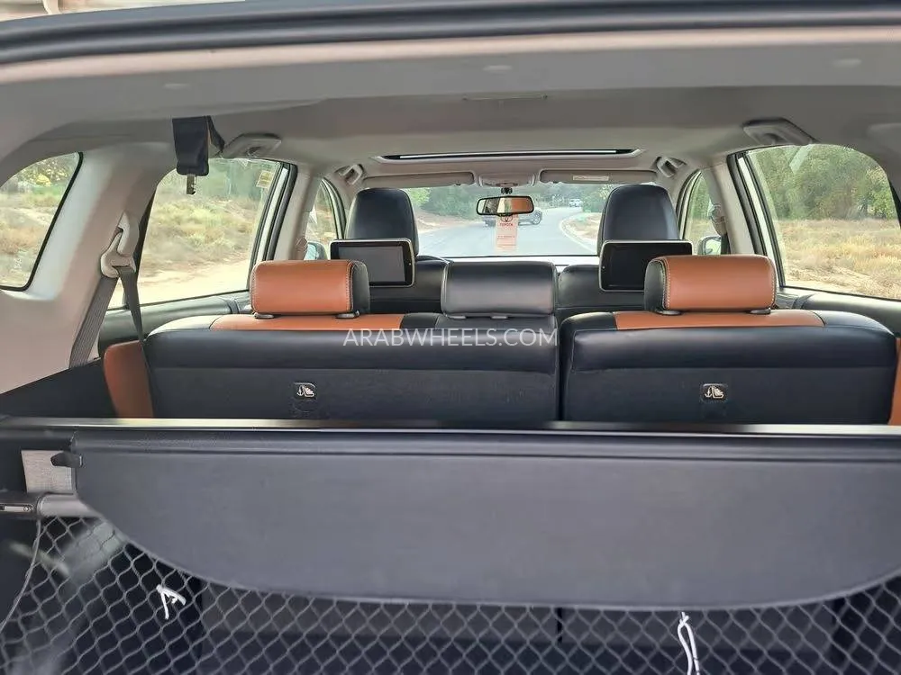 Toyota Rav4 2017 for Sale in Sharjah Image-11