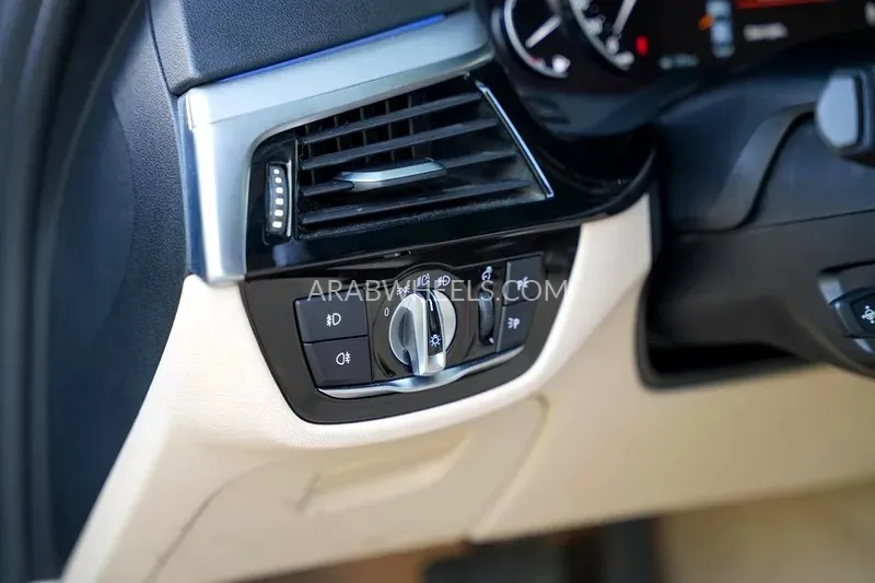 بي إم دبليو الفئة الخامسة 2020 for Sale in الشارقة Image-15