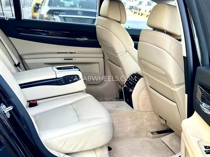 BMW 7 series 2010 for Sale in Dubai Image-12