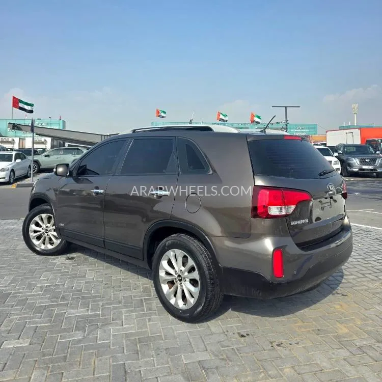 Kia Sorento 2015 for Sale in Sharjah Image-17