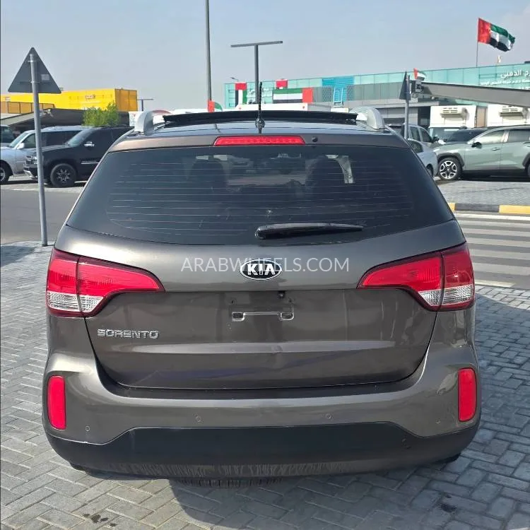 Kia Sorento 2015 for Sale in Sharjah Image-18