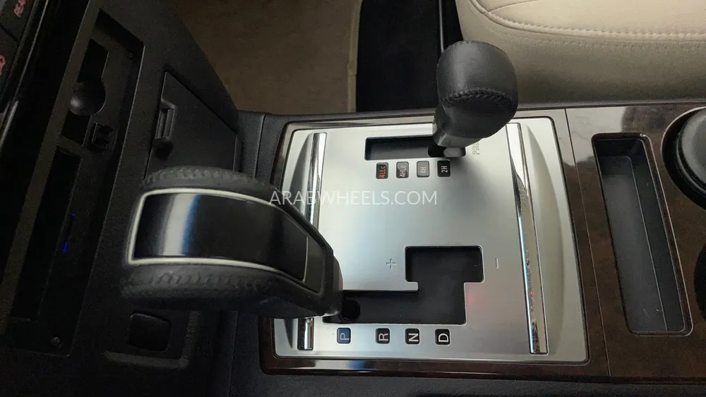 ميتسوبيشي باجيرو 2017 for Sale in دبي Image-18