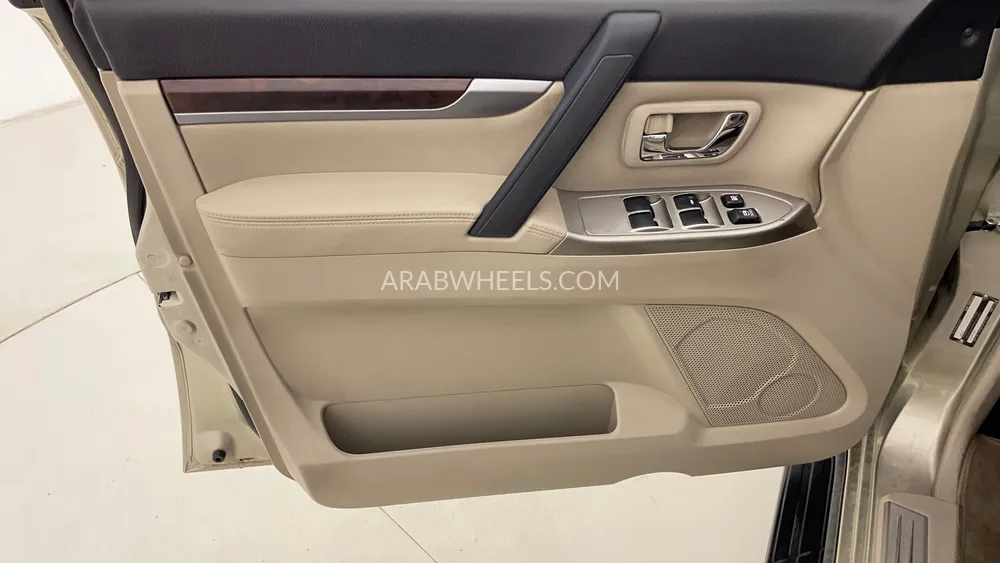 ميتسوبيشي باجيرو 2017 for Sale in دبي Image-19