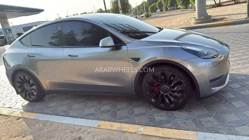 Tesla Model Y 2023 for Sale in Ajman Image-2
