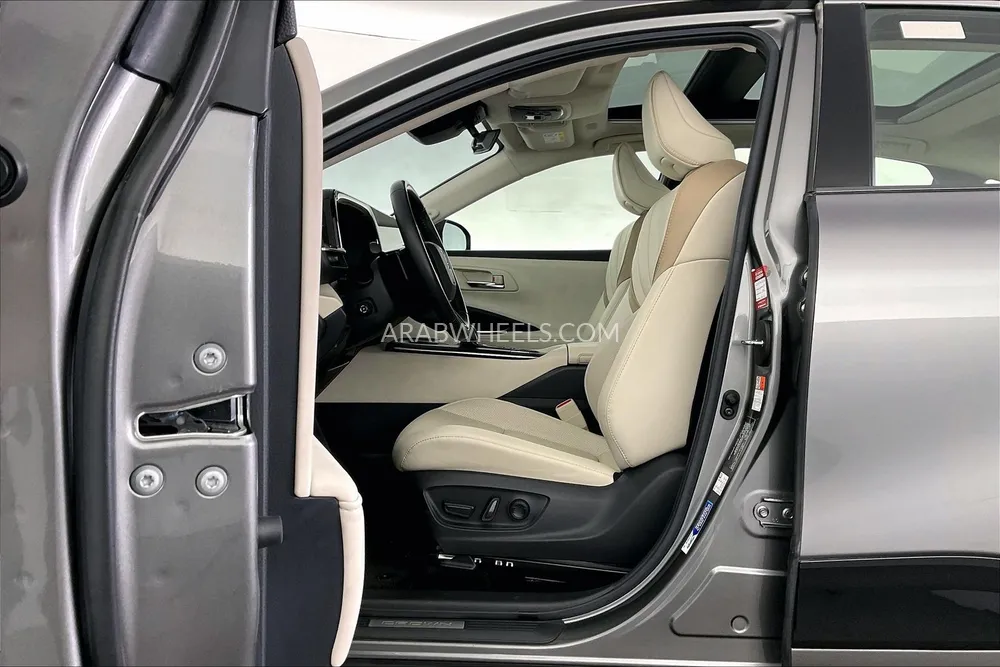 Toyota Crown 2023 for Sale in Sharjah Image-25