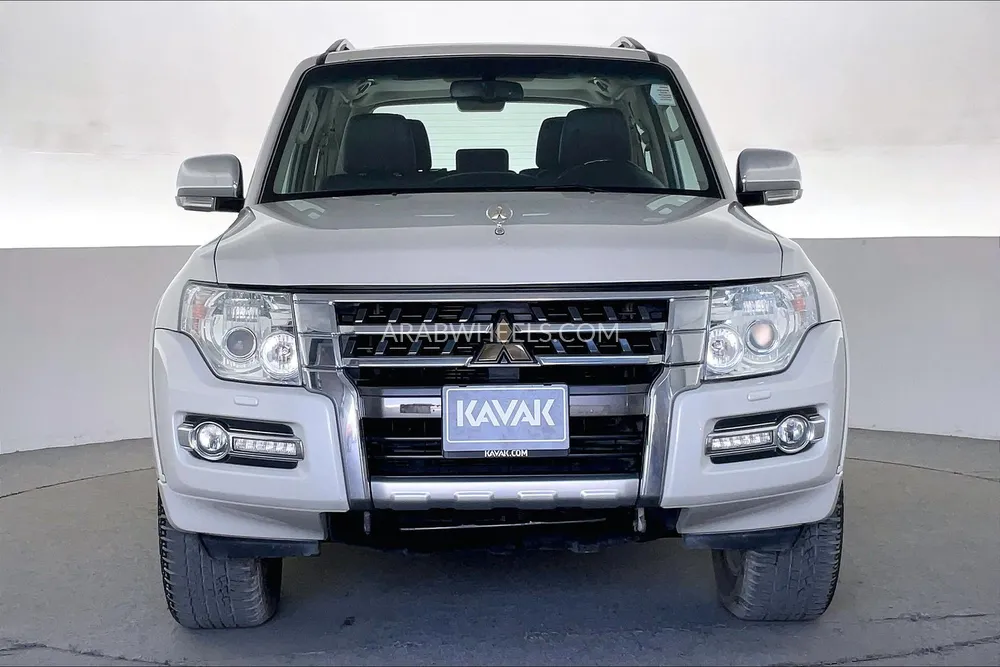 Mitsubishi Pajero 2018 for Sale in Sharjah Image-2