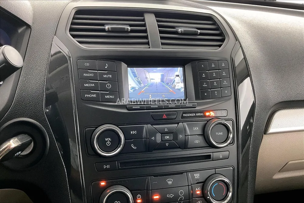 Ford Explorer 2018 for Sale in Sharjah Image-17