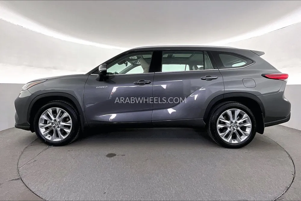Toyota Highlander 2023 for Sale in Sharjah Image-7