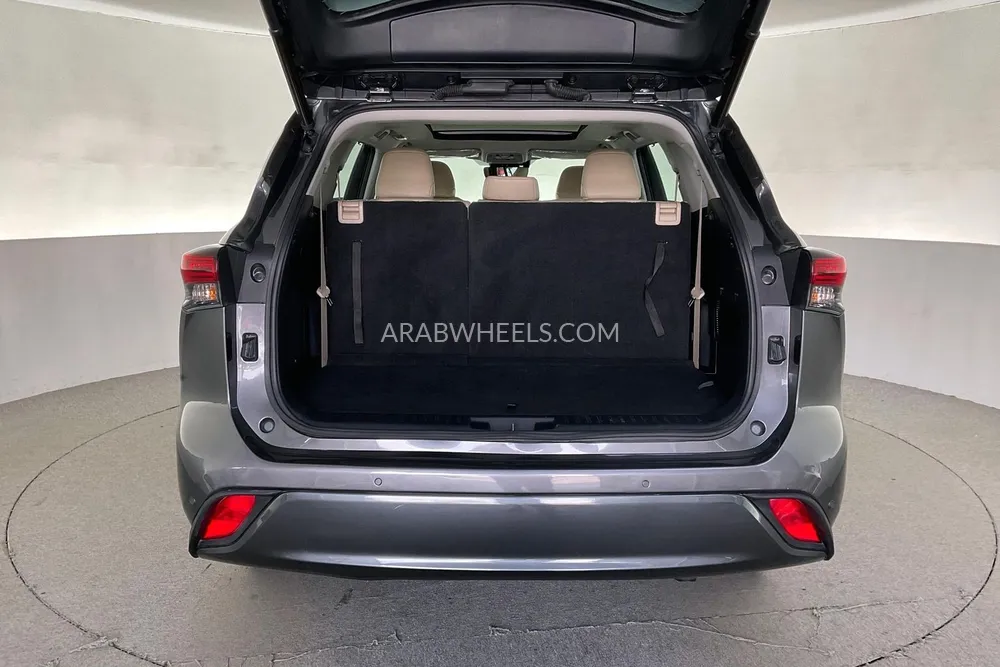 Toyota Highlander 2023 for Sale in Sharjah Image-15